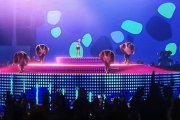 舞美设计怎样与导演的艺术理念相融合